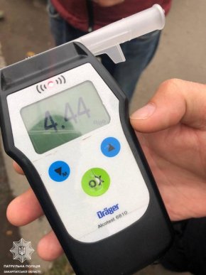 У Мукачеві дуже п’яний водій скоїв аварію – 03