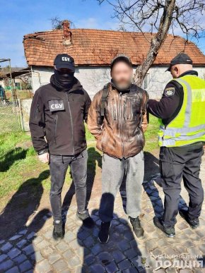 Поліцейські розповіли, кого затримали в одному з міст Закарпаття – 04 Поліцейські розповіли, кого затримали в одному з міст Закарпаття – 04