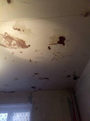 Мережу шокував стан кабінетів дитячої поліклініки в Ужгороді – 01