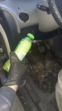 Службовий собака винюхав наркотики у машині – 04