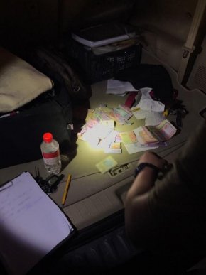 Спецоперація на митному посту: на хабарі спіймали заступника начальника МП «Вилок» – 10