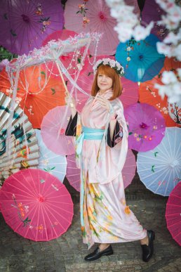 «Острівець Японії»: в Ужгороді провели акцію «Фото патріота» з сакурами – 03