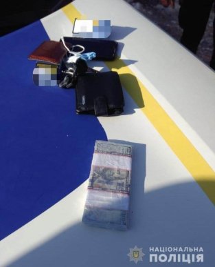 Закарпатець вимагав від чоловіка 10 тисяч доларів за, нібито, інтимні стосунки з його дружиною. Оприлюднено відео – 02