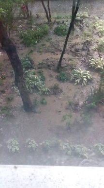 В Ужгороді потужний дощ з градом перетворив вулиці на ріки – 04