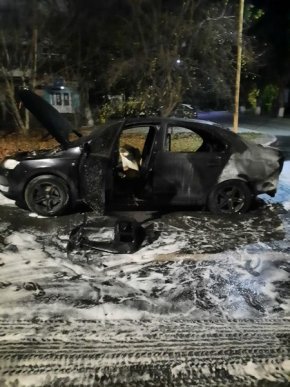 Вночі в Ужгороді чоловік підпалив авто жінці – 01
