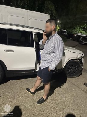 В Ужгороді водій розтрощив одразу 2 авто – 01