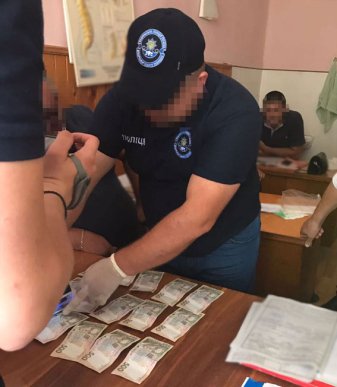 Закарпатський лікар погорів на хабарі. Гроші від пацієнтів брав систематично – 05 Закарпатський лікар погорів на хабарі. Гроші від пацієнтів брав систематично – 05