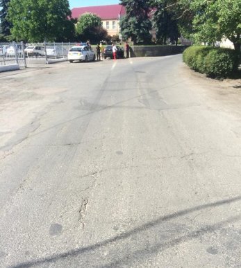 Жахлива ДТП у Мукачеві: біля МДУ "Шевроле" влетіло у бетонну стіну – 06