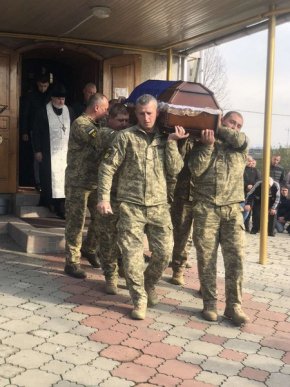 У Перечині провели в останню путь загиблого військового – 03