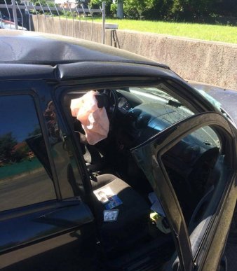 Жахлива ДТП у Мукачеві: біля МДУ "Шевроле" влетіло у бетонну стіну – 03