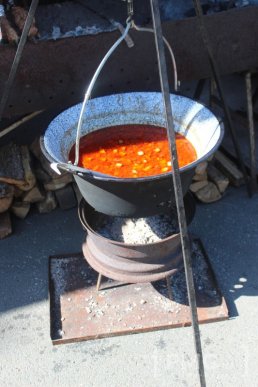 У Мукачеві розпочався фестиваль "Огинь і мнясо": асортимент та ціни – 10