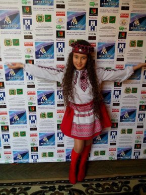 Юна мукачівка Яночка Решко здобула перемогу на міжнародному телевізійному фестивалі-конкурсі у Румунії (ФОТО) – 01