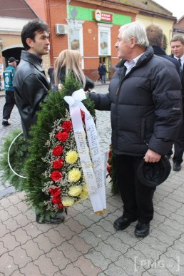 У зв’язку з похоронами єпископа Лайоша Гулачі вулицю Духновича у Мукачеві частково перекрили – 09