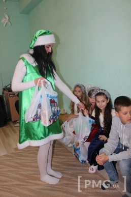 Жителі Мукачева подарували маленьким переселенцям із Донбасу свято – 25