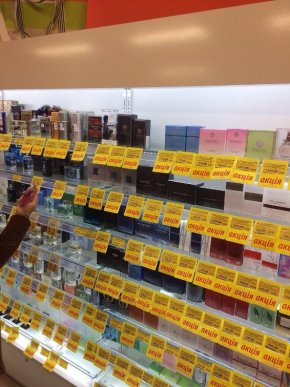 Ужгородець украв із вітрини мукачівського магазину товар – 01 Ужгородець украв із вітрини мукачівського магазину товар – 01