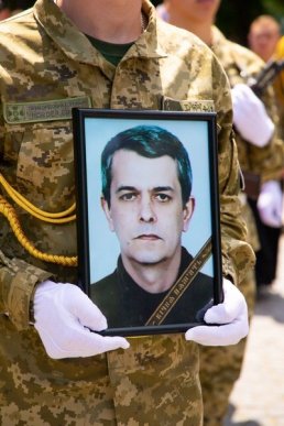 На Закарпатті поховали військового, який загинув у Донецькій області – 05