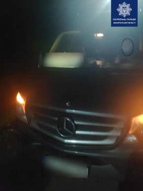 Поліцейські зупиняють автобуси, водії яких їздять без маски – 03