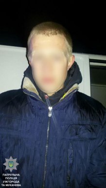 Патрульні зупинили мікроавтобус, водій якого може бути причетний до крадіжки медикаментів – 02