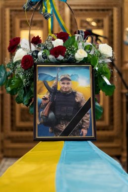 Був надійним бойовим побратимом: у Мукачеві поховали Героя – 01
