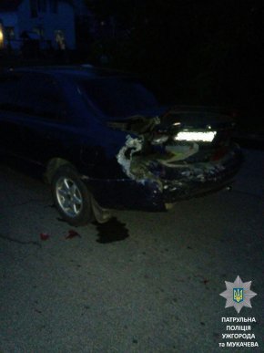 У Мукачеві "Рено" в’їхало в "Мазду": п’янезний водій втік із місця ДТП – 04