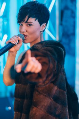 Мода заради життя: на Закарпатті відбувся ІІІ-й благодійний показ мод дизайнерки Роксолани Новак – 57