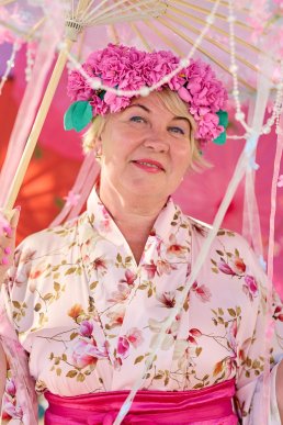 «Острівець Японії»: в Ужгороді провели акцію «Фото патріота» з сакурами – 05