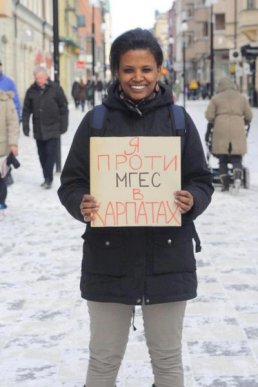 Люди зі США, Канади, Великобританії та інших країн світу протестують проти будівництва в Карпатах міні-ГЕС (ФОТО) – 04