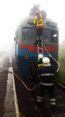 На Закарпатті загорівся потяг із пасажирами – 02