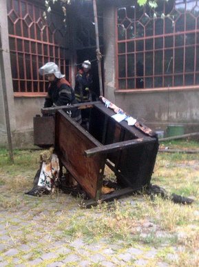 У Сторожниці зранку горів будинок – 04