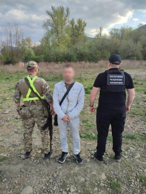 Одинадцять чоловіків намагалися незаконно перетнути кордон в межах області – 03 Одинадцять чоловіків намагалися незаконно перетнути кордон в межах області – 03