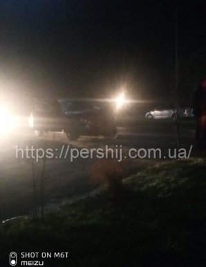 Вночі у Мукачеві зіткнулися авто – 01