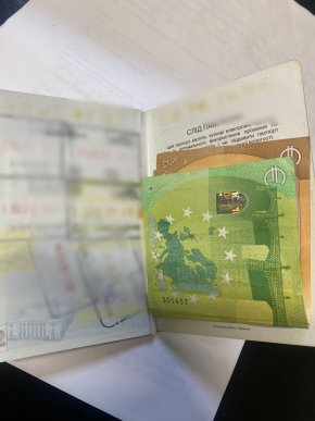 У мікроавтобусі жінки перебувало ще двоє пасажирів: відомо, що накоїла закарпатка на кордоні – 05