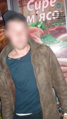 Двоє невідомих вночі нишпорили по балкону жінки – 01