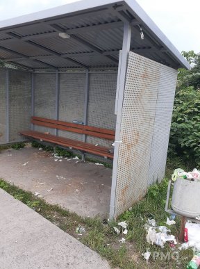 Побачене на одній із автобусних зупинок Мукачева неприємно вразило людей – 02