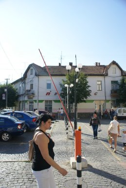 В центрі Мукачева знову "постраждав" шлагбаум (ФОТОФАКТ)  – 05 В центрі Мукачева знову "постраждав" шлагбаум (ФОТОФАКТ)  – 05