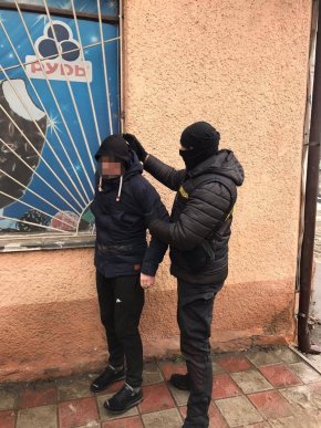 Правоохоронці викрили прикордонника при отриманні хабара – 06 Правоохоронці викрили прикордонника при отриманні хабара – 06