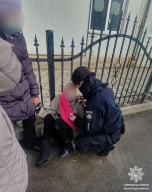 ТОРівці допомогли жінці, яка посеред вулиці втратила свідомість – 01