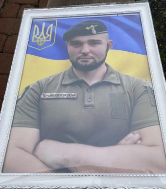 Залишилась дружина та батьки: на Закарпатті поховали військового – 02