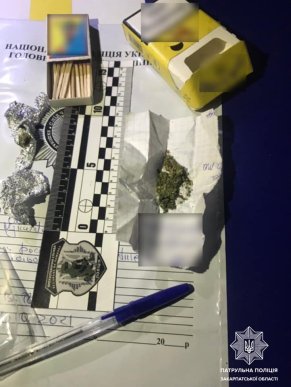 У Мукачеві затримали чоловіка з наркотиками – 02