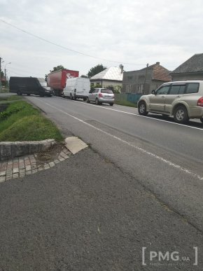 У Ракошині сталася аварія. Утворилися кілометрові затори – 03