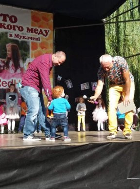 У Мукачеві сьогодні відбувся парад рудих – 01 У Мукачеві сьогодні відбувся парад рудих – 01