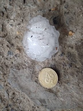 В Ужгороді випав град розміром з горіх – 04