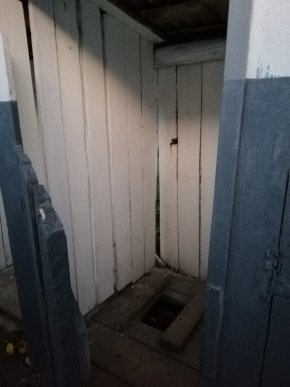 Першокласник впав у вигрібну яму шкільного туалету, – соцмережі – 01