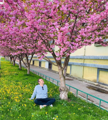 Святослав Вакарчук приїхав у Мукачево помилуватись цвітом сакури – 02