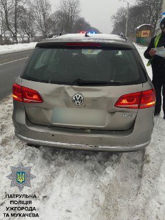 ДТП на Мукачівщині: біля Клячанова "Volkswagen" зіткнувся з рейсовим автобусом – 03