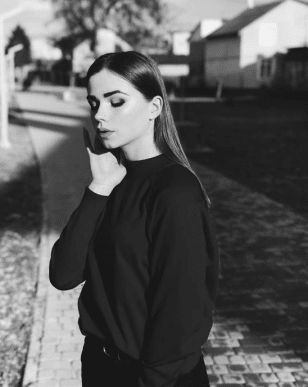 Моторошна аварія у Мукачеві: опубліковано фото загиблої дівчини – 01