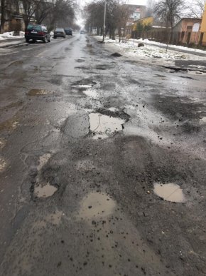 У соцмережах ужгородці скаржаться на жахливий стан вуличних доріг – 01 У соцмережах ужгородці скаржаться на жахливий стан вуличних доріг – 01