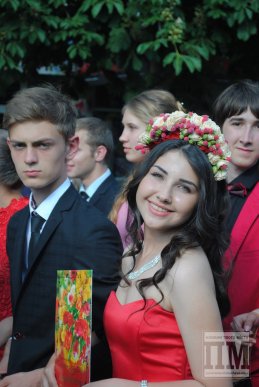 У центрі Мукачева відбувся урочистий парад випускників (ФОТО) – 06