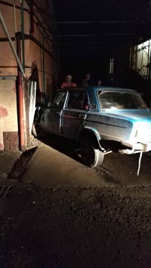ДТП у Великих Лучках: автомобіль "ВАЗ" влетів у ворота будинку і пошкодив газову трубу – 01 ДТП у Великих Лучках: автомобіль "ВАЗ" влетів у ворота будинку і пошкодив газову трубу – 01