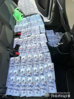 Спецоперація на одній із АЗС: відомо, кого затримали – 02